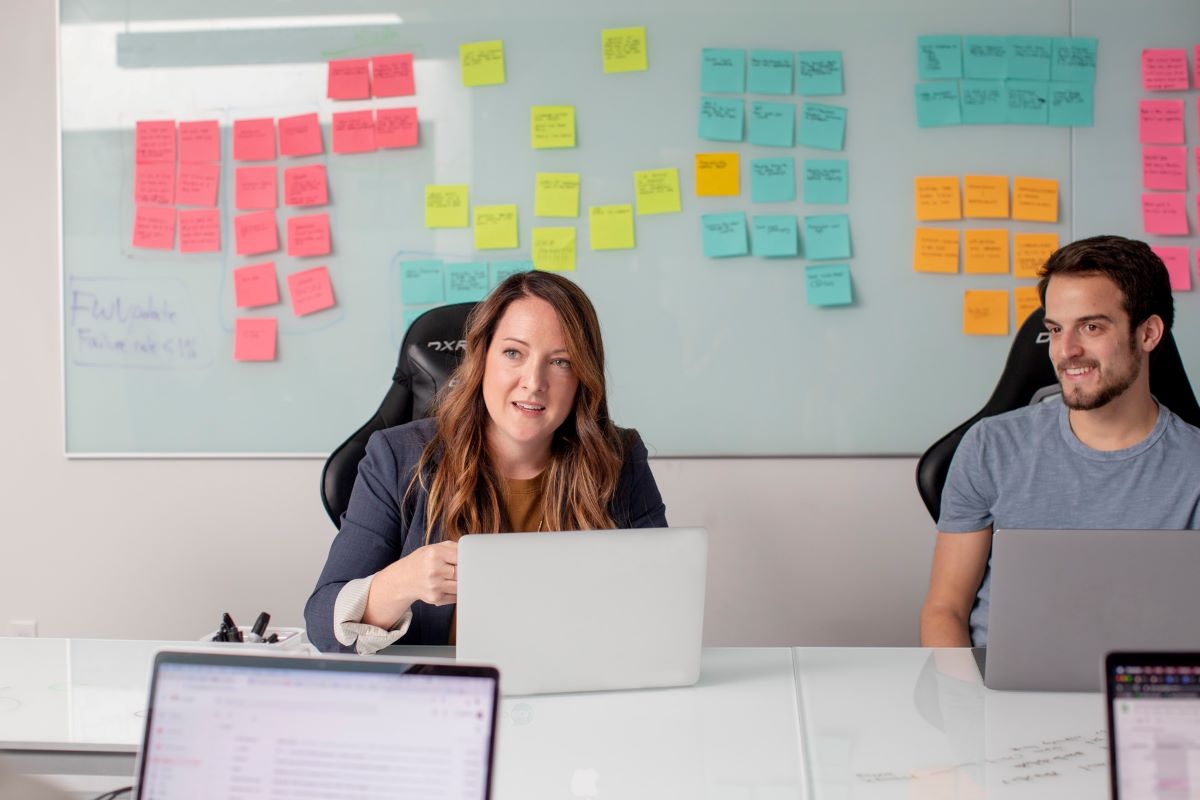 Vital and Effective Sales Negotiation Training Tips for Social Media & SEO Consultants
