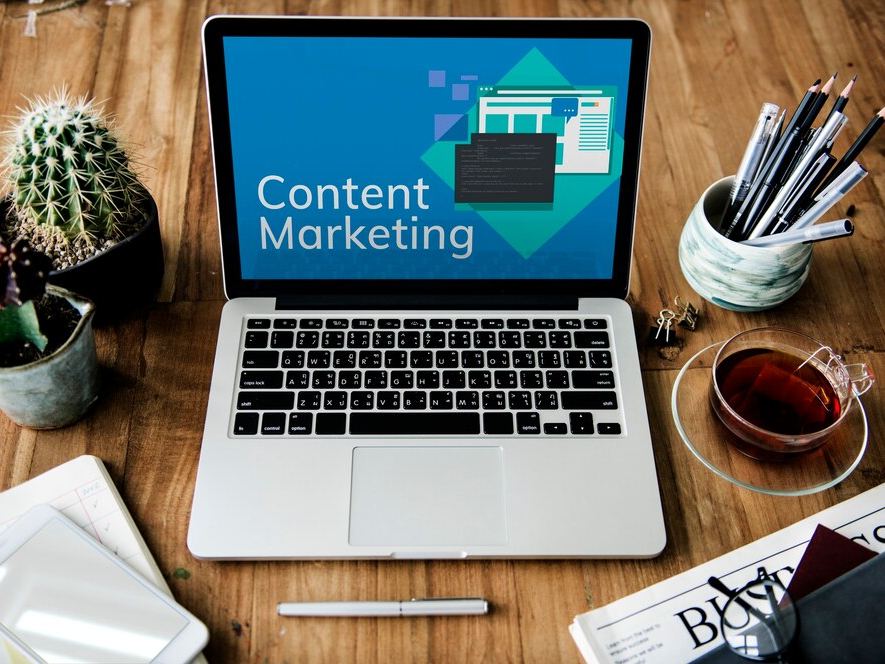 Balancing Automation and Human Touch in Content Marketing
